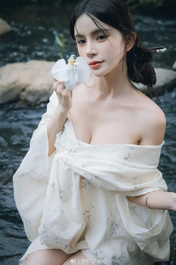 青海牧民使用手机办理社保业务